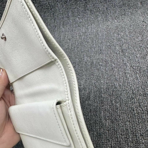 100% Authentic Gucci Wallet - Picture 12 of 16